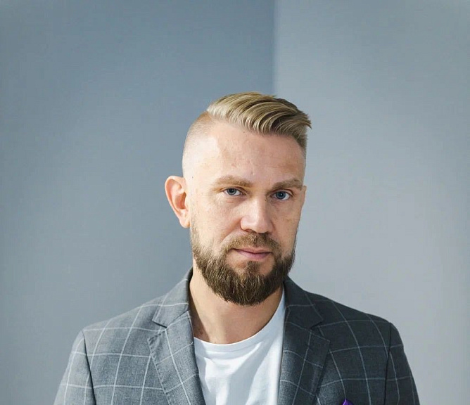 Антон Дерконос